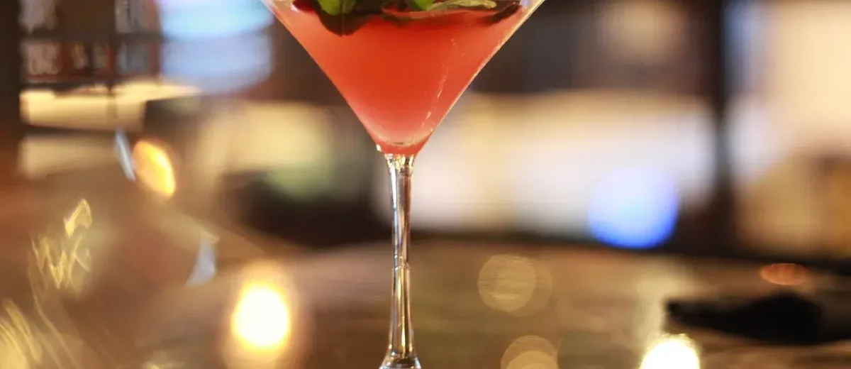 Coctelería Molecular: La Fusión de Ciencia y Mixología